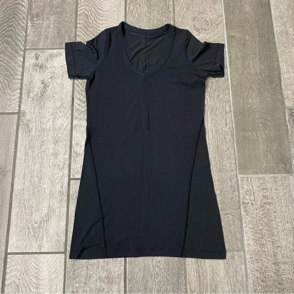 Lululemon tee - Picture 1 of 2